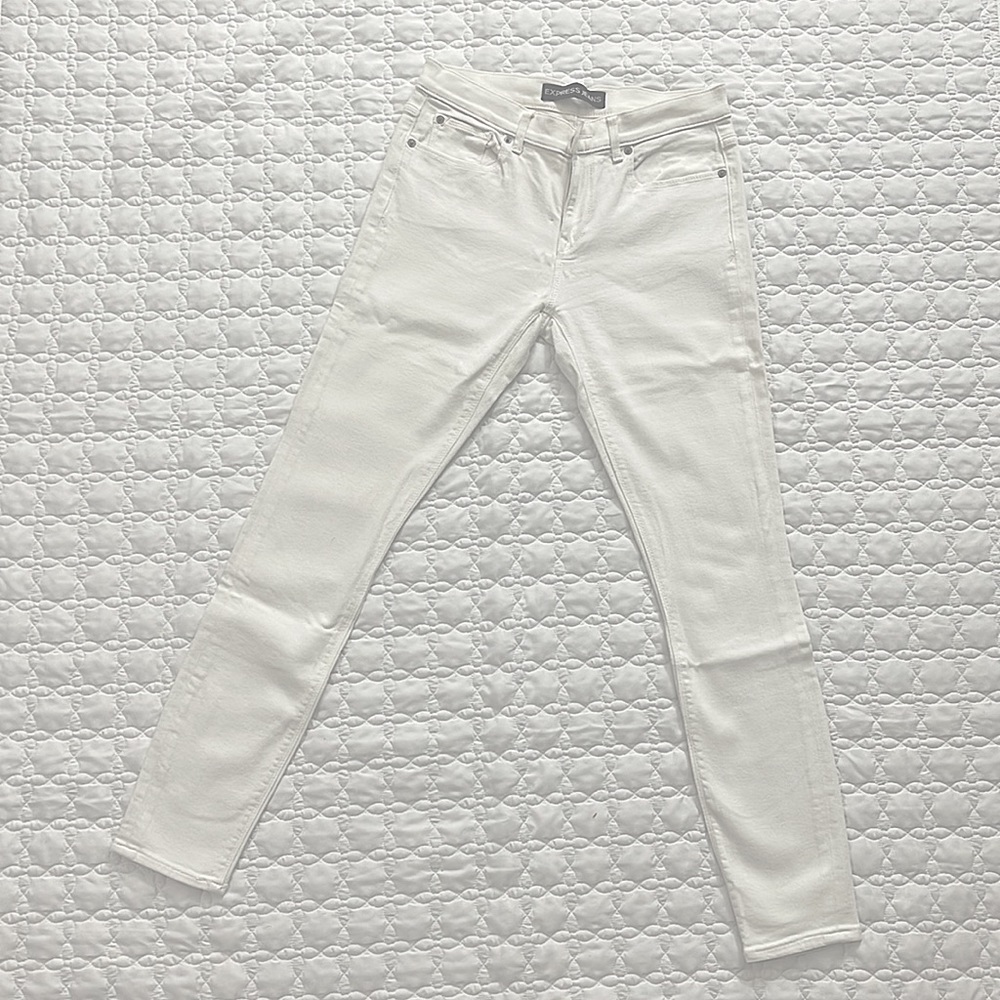 Express womans Size6R mid rise jeggings. No rips or stains.